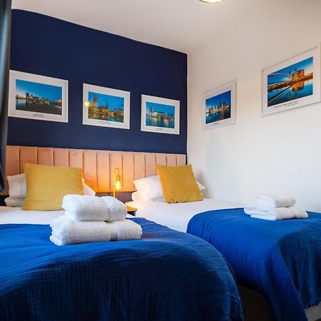 The Heart - Cosy 3 Bedroom House With Double Driveway And Garden In แมนเชสเตอร์ ภายนอก รูปภาพ