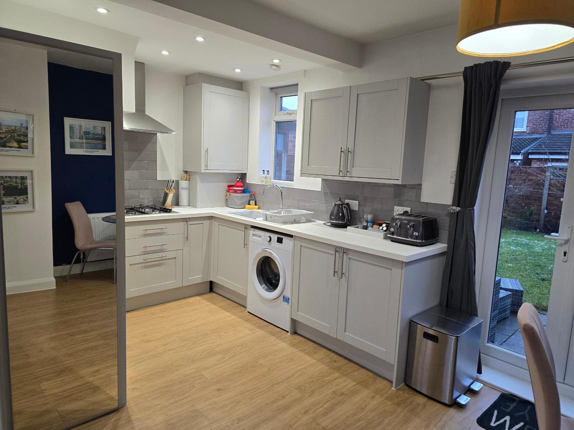 The Heart - Cosy 3 Bedroom House With Double Driveway And Garden In แมนเชสเตอร์ ภายนอก รูปภาพ