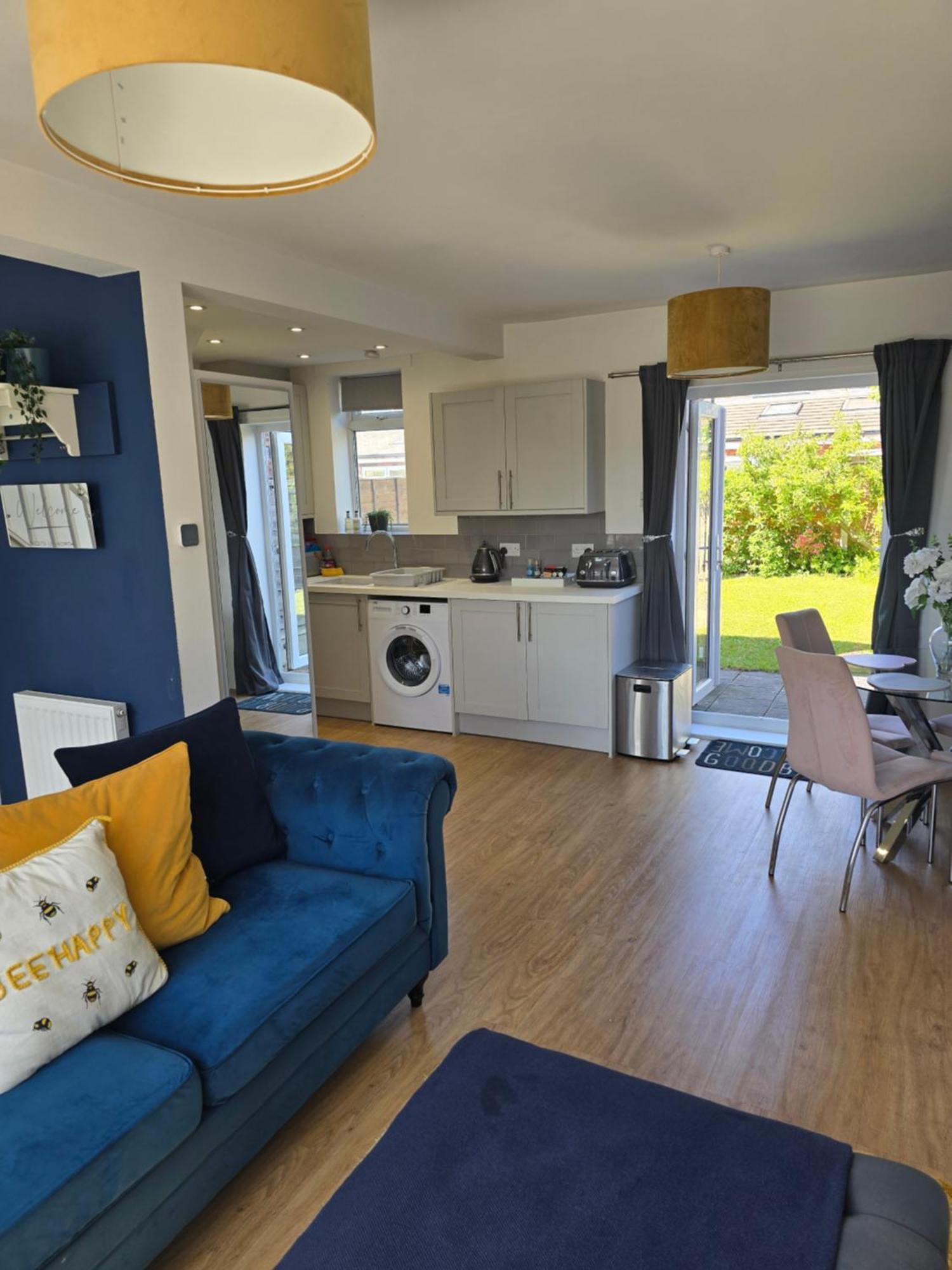 The Heart - Cosy 3 Bedroom House With Double Driveway And Garden In แมนเชสเตอร์ ภายนอก รูปภาพ