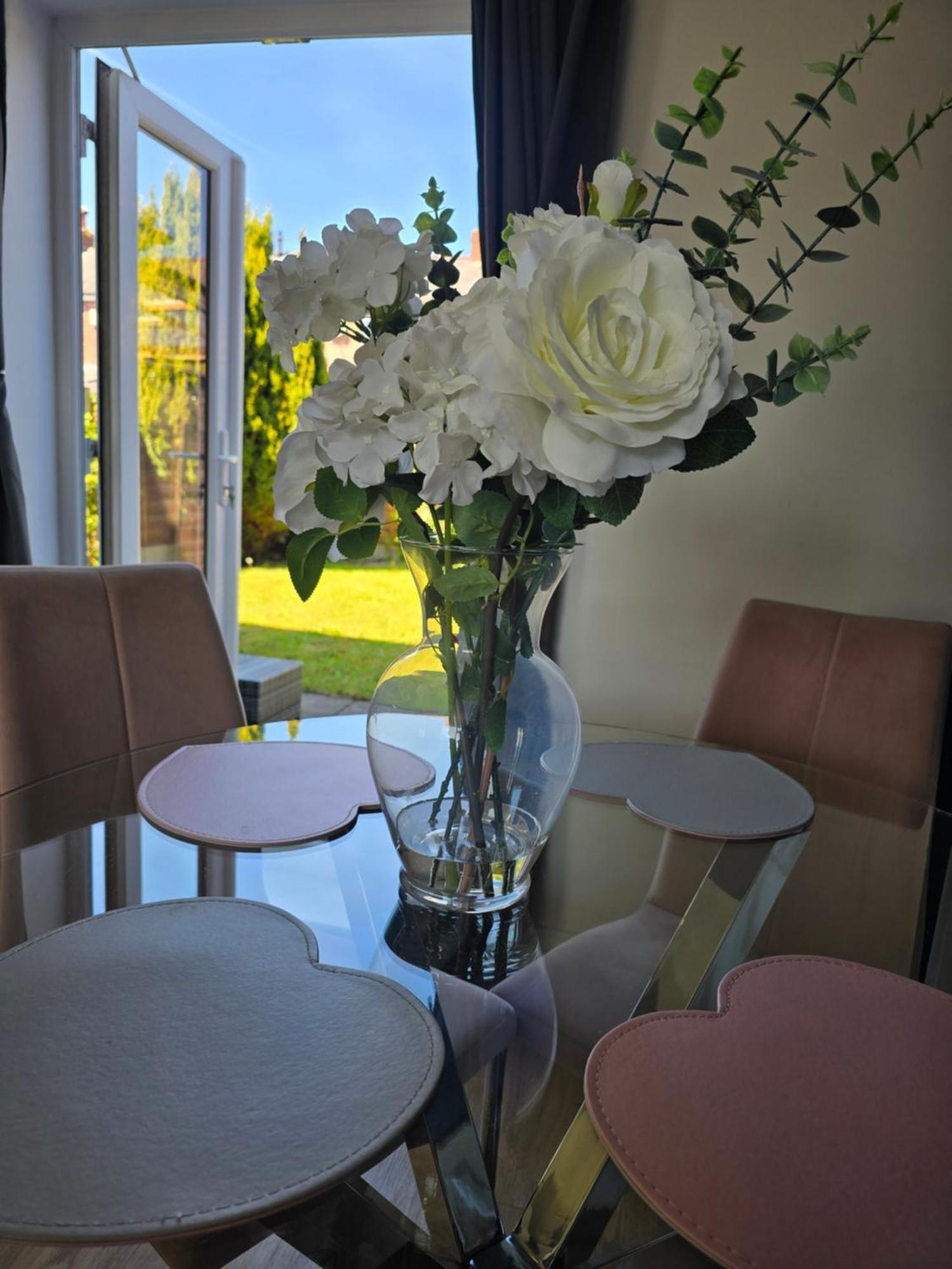 The Heart - Cosy 3 Bedroom House With Double Driveway And Garden In แมนเชสเตอร์ ภายนอก รูปภาพ
